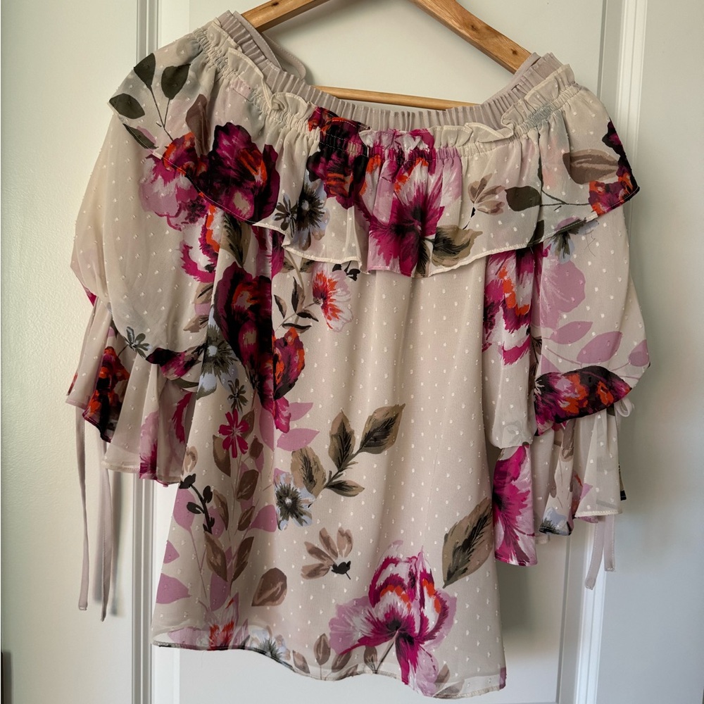 WHBM 3/4 sleeve blouse in floral pattern. Size XS